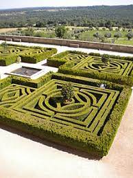 Labirinto visto dall'alto di un tipico giardino all'italiana