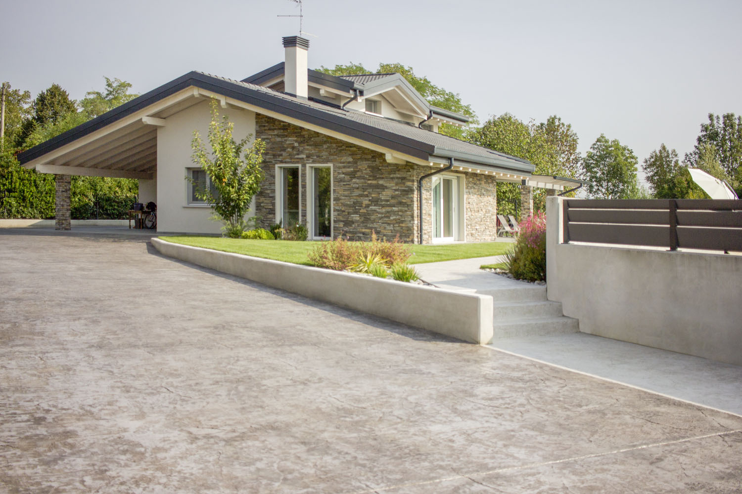 Discover the cost-efficient alternative to cement paving for your garden | Planetasrl Blog