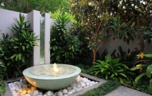 Tipica visto di giardino zen con fontana zen