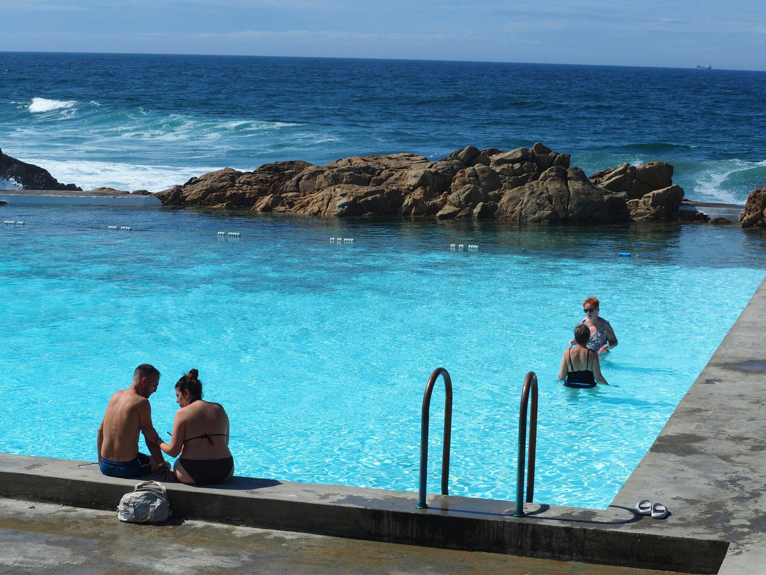 Piscina naturale in riva al mare