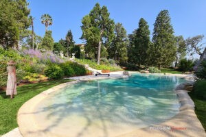 Piscina naturale in un ambiente pianeggiante