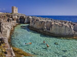 Piscina naturale nata dal mare